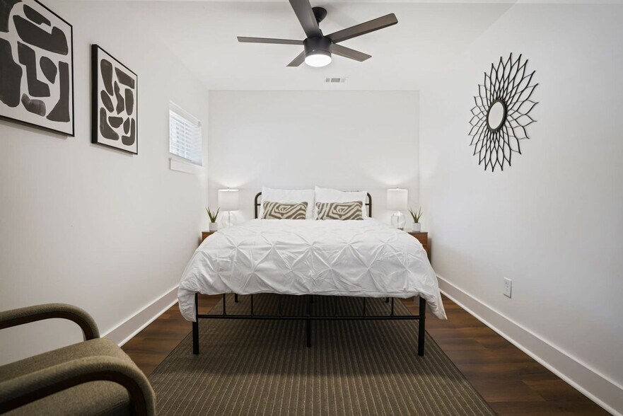 Building Photo - 2234 Edgemore Dr SE