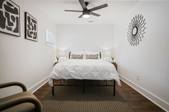 Building Photo - 2234 Edgemore Dr SE