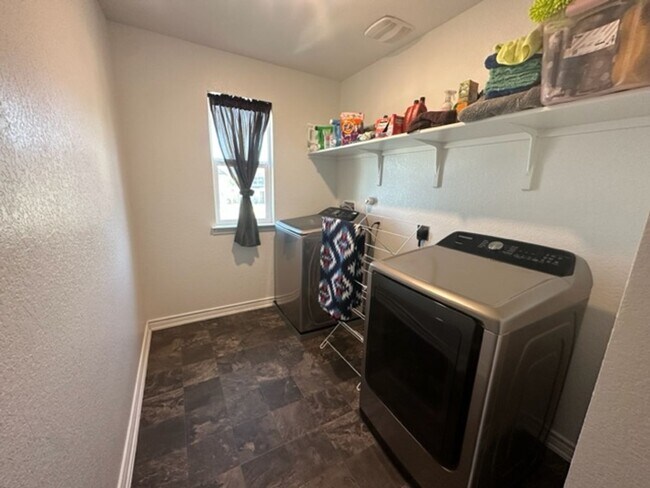 Building Photo - Coming soon... Beautiful 3 bedroom 2 bath ...