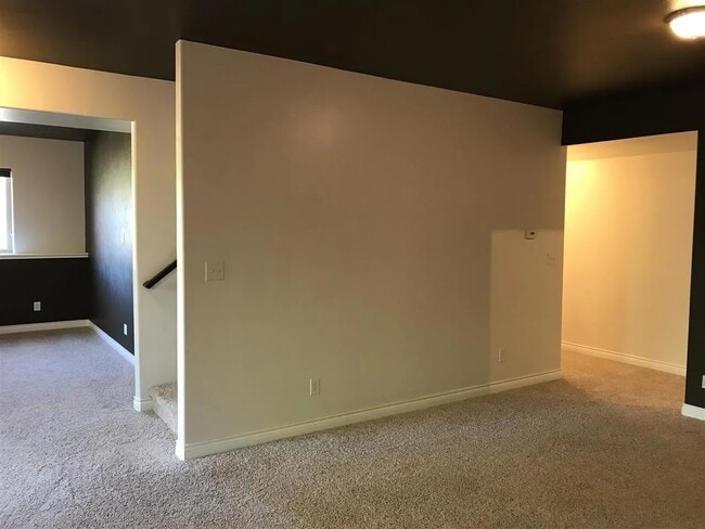 Building Photo - 331 Cliff View Dr