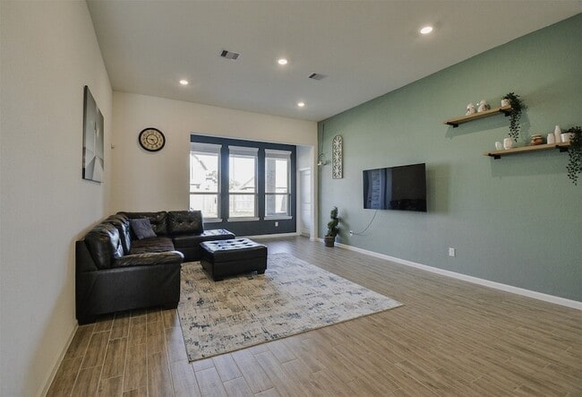 Building Photo - 9407 Camden Clf Ct