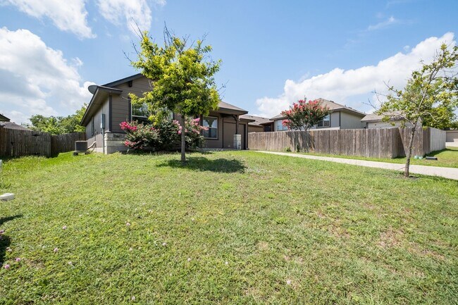 Building Photo - Convenient 3 Bedroom, 2 Bath Home in Jarrell w/ 1-Car Garage