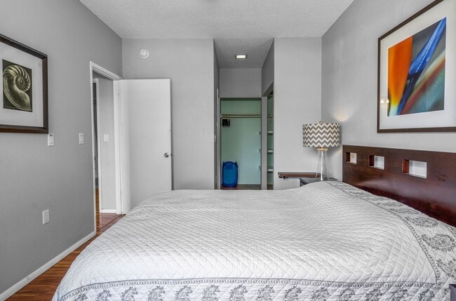 Building Photo - FULLY FURNISHED, 2/1.5 2nd floor condo in Keonekai Villages.