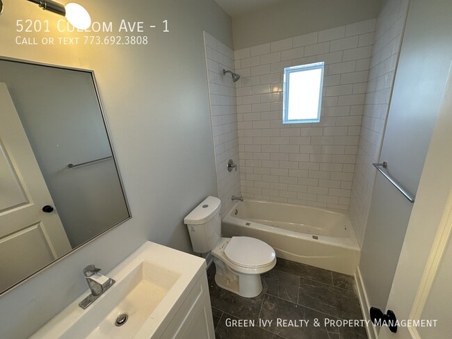 Building Photo - Remodeled 3 Bed 2 Bath with Tandem Parking...