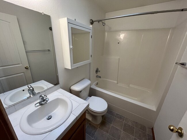 Building Photo - Brentwood Park Home - 3 Bedrooms, 2 baths 1,506 sq. ft.