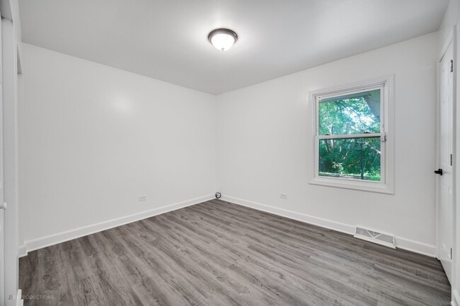 Building Photo - 946 Harvard Ln