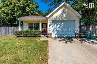 Building Photo - 3206 W Oakfield St