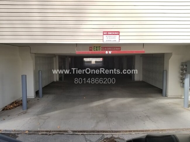 Building Photo - No deposit option for qualified renters