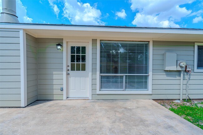 Building Photo - 2714 Flintrock Cir