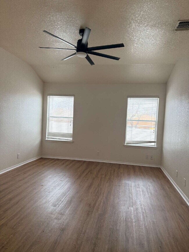 Building Photo - 603 Cypresscliff-