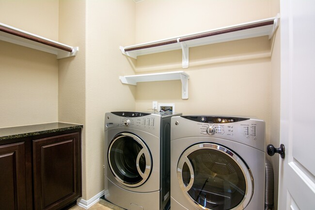 Building Photo - 11 Cheswood Manor Court