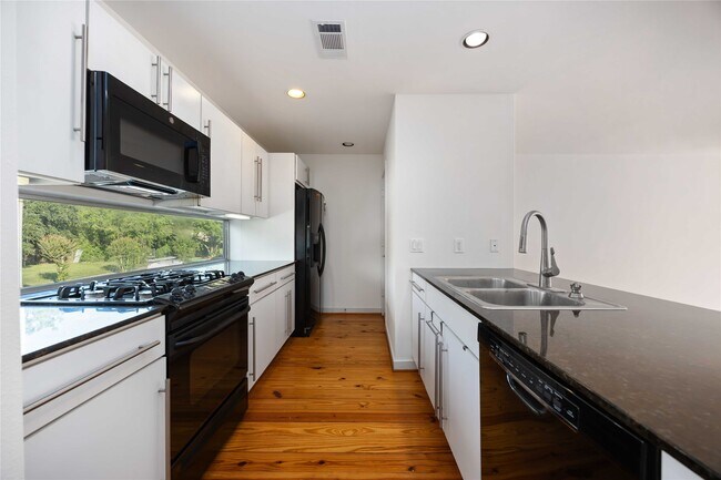 Building Photo - 2605 Calumet St