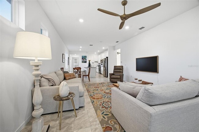 Building Photo - 6176 SW 93rd Ave