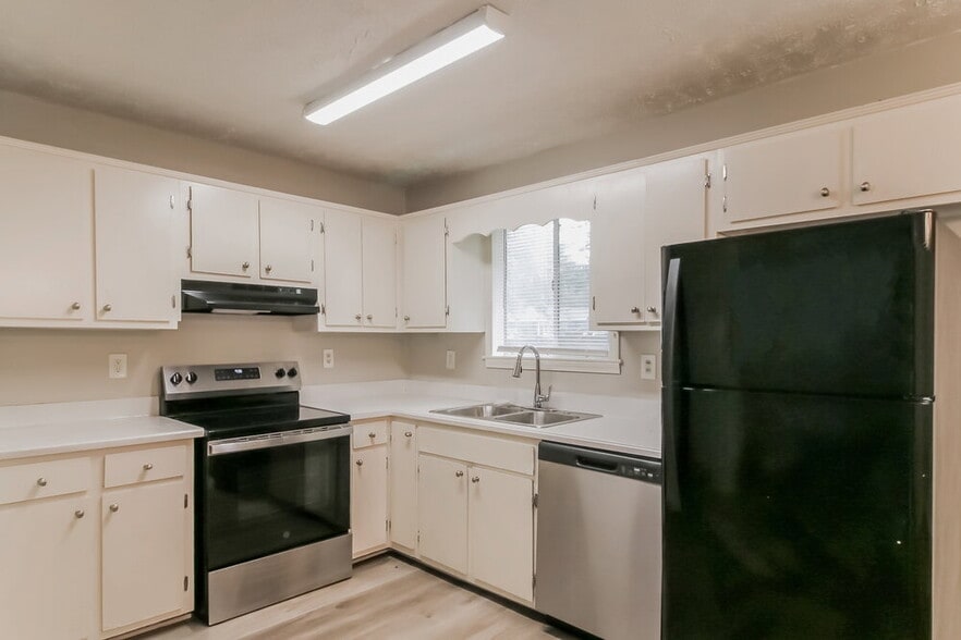 Building Photo - 6183 Fieldcrest Dr