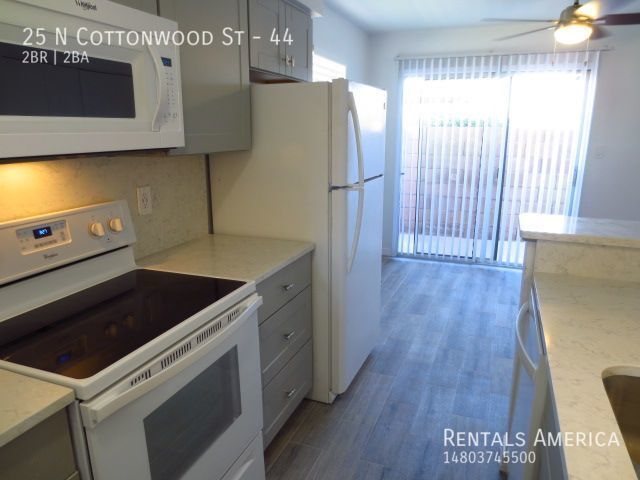 Building Photo - 2 Master Bedrooms in Fully Remodeled, Sing...