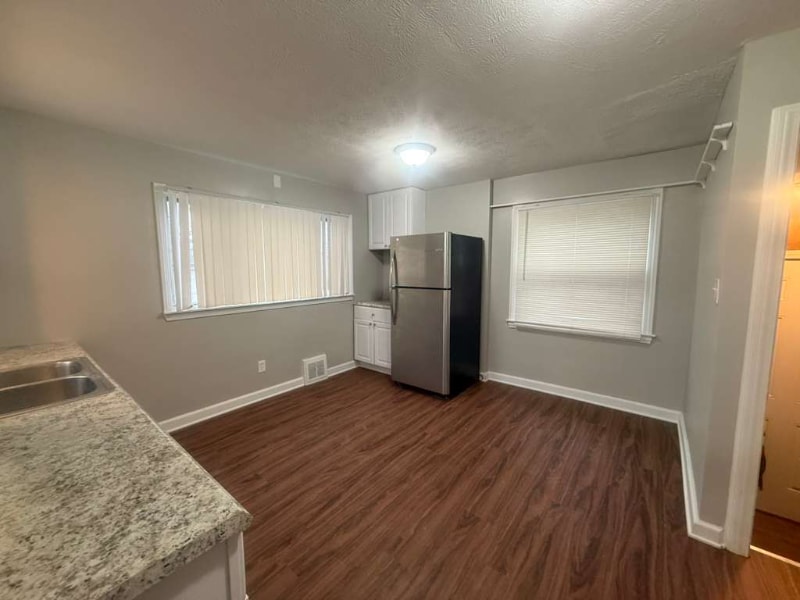 Building Photo - 9002 S Highland Ave