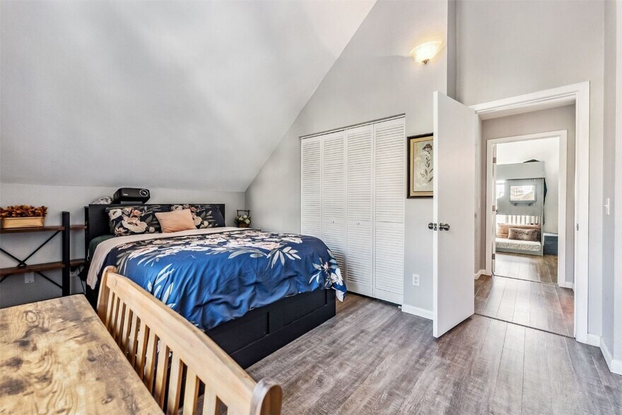 Bed, desk and massage chair optional inclusions! - 323 N Oak St