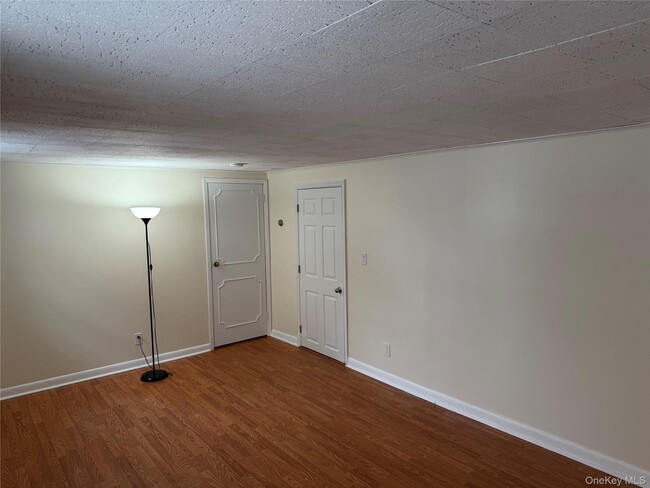 Building Photo - 95-05 165th Ave