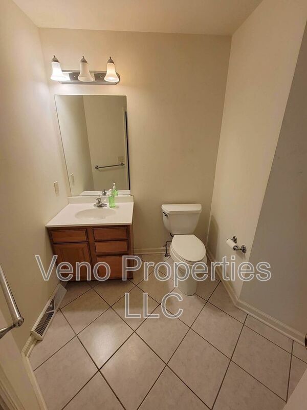 Building Photo - 16 Secretariat Ln