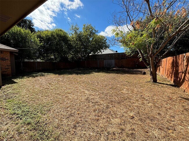 Building Photo - Beautifully updated 3-bedroom 2-bath home