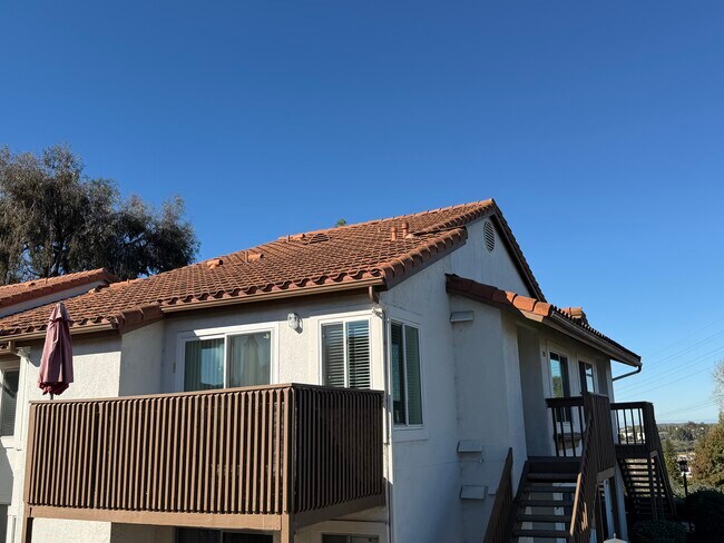 Building Photo - 870 S Rancho Santa Fe Rd