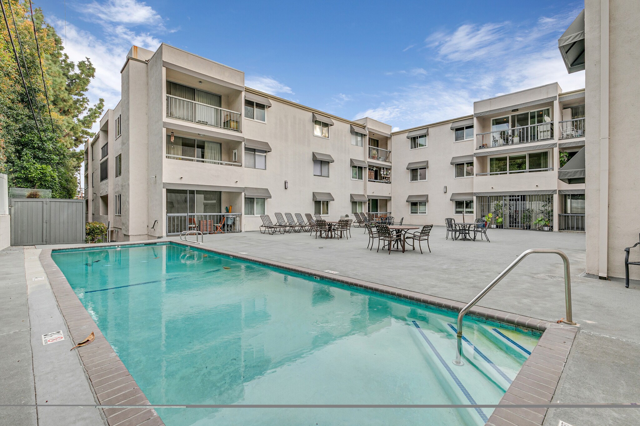 Building Photo - 8535 N West Knoll Dr