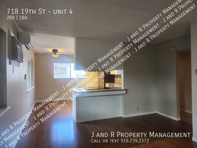 Building Photo - 718 19th St