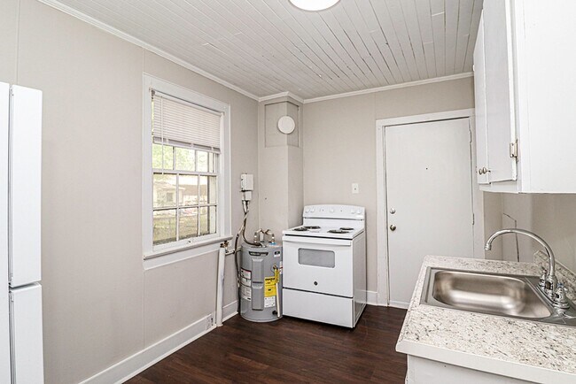 Building Photo - New Bern 505