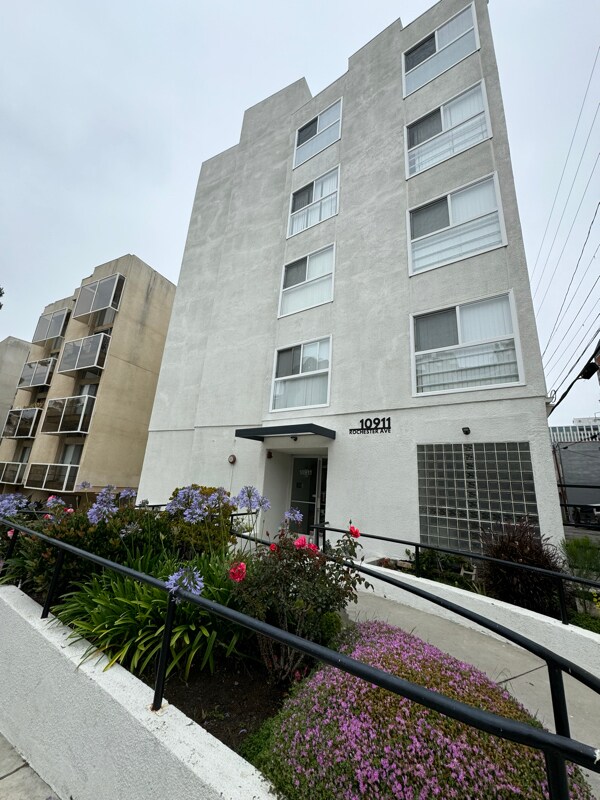 Building Photo - 10911 Rochester Ave