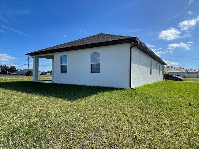 Building Photo - 721 NE 11th Terrace