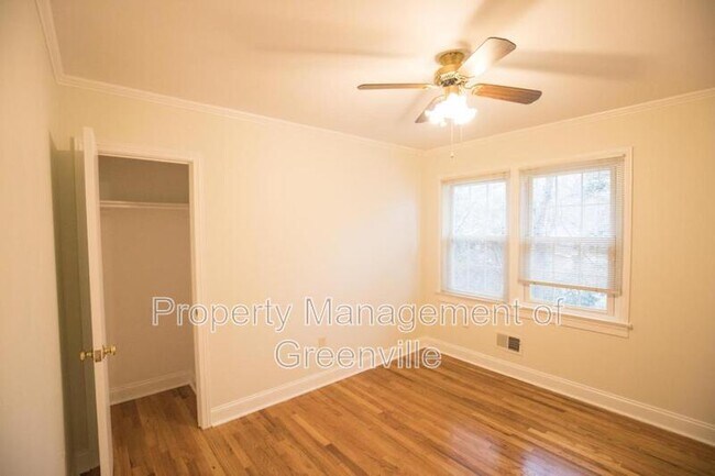 Building Photo - 121 Scarlett St