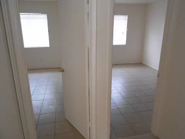 Building Photo - 2903 E Wier Ave