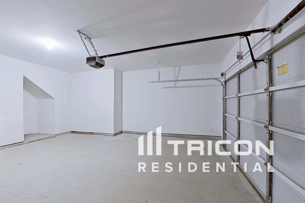Building Photo - 2411 Carlow Ln
