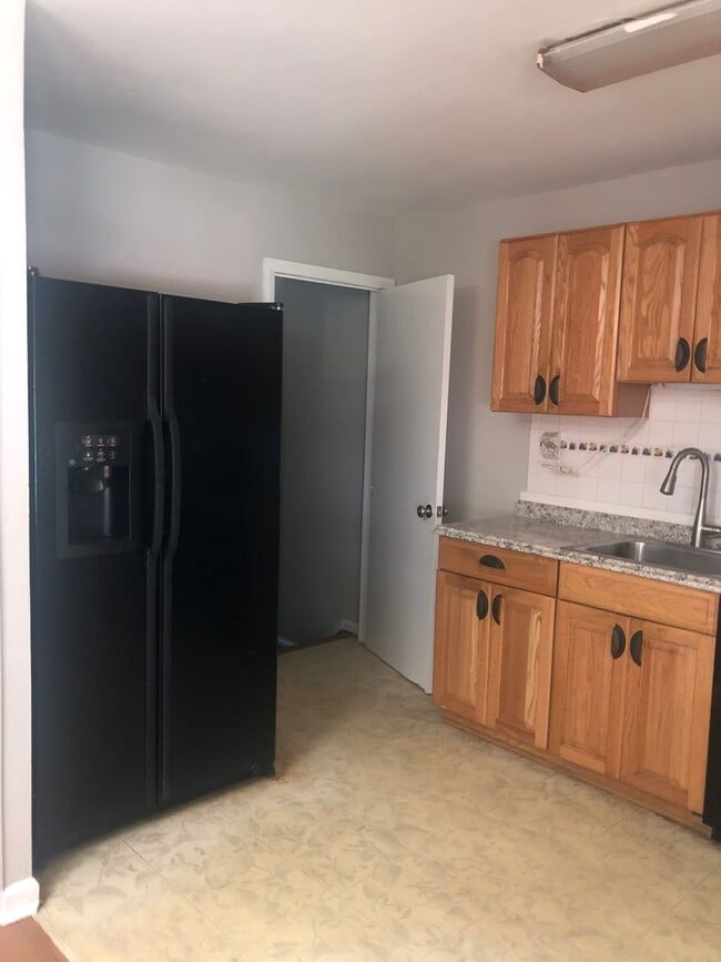 Building Photo - 3 bedroom 2 full bathroom in Baltimore County