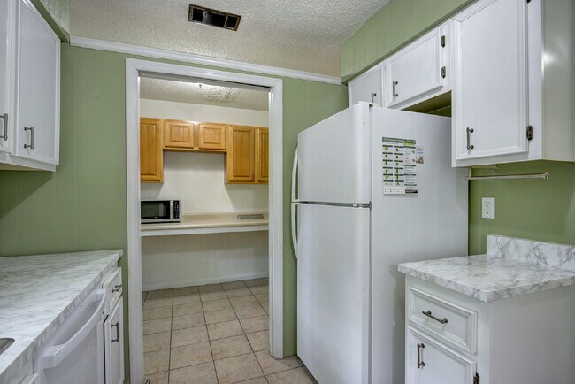 Building Photo - Townhome on Southside