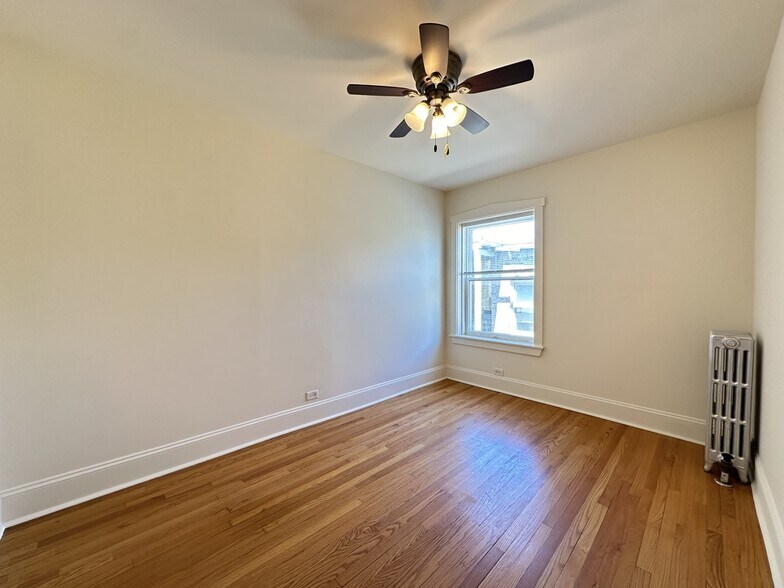 Building Photo - 2856 W Cullom Ave