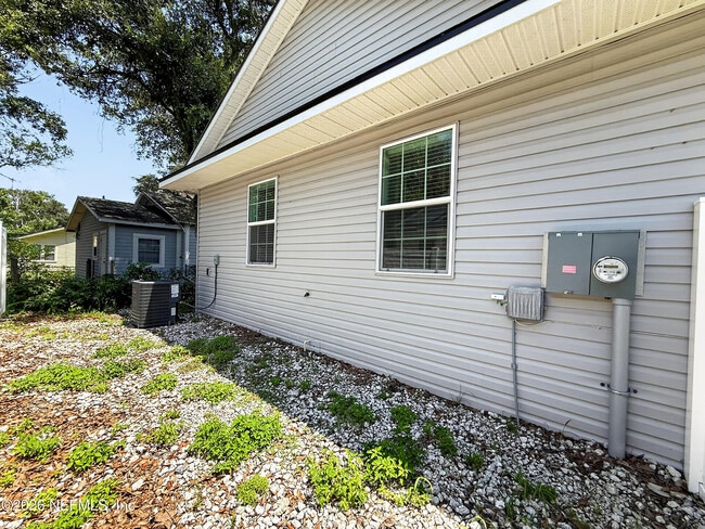 Building Photo - 2220 Flesher Ave