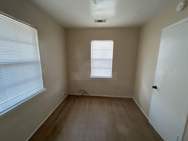 Building Photo - 1406 Bundrant Dr