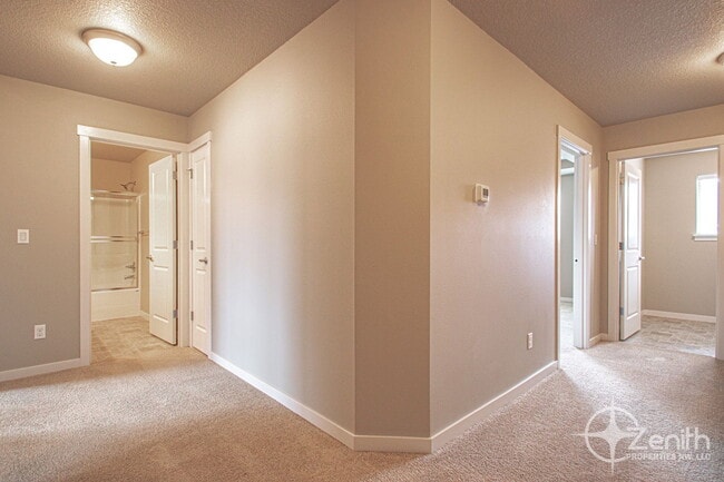 Building Photo - 1308 NE 82nd Dr
