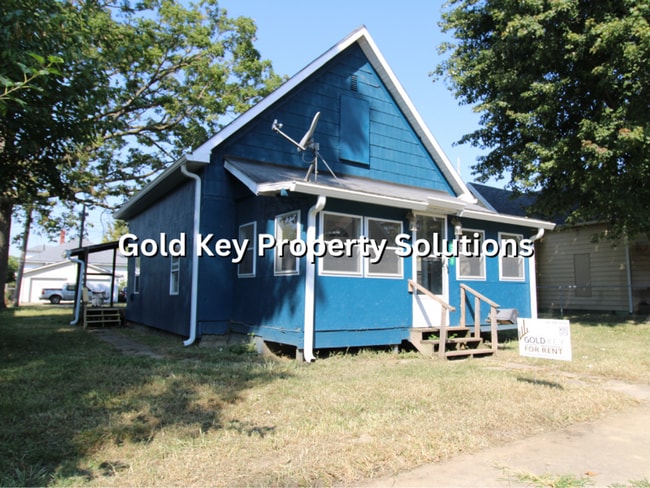 Primary Photo - Nicely Updated 2 BR 1 BA House with New Fl...