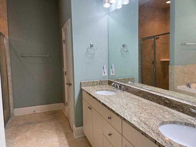 Building Photo - Fabulous Three Bedroom Home in Antiquity