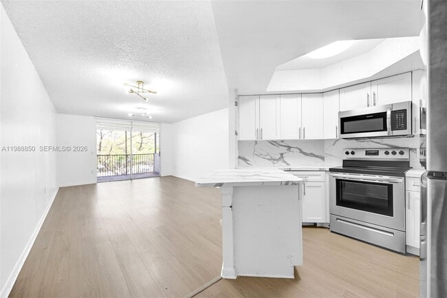 Building Photo - 8343 Lake Dr