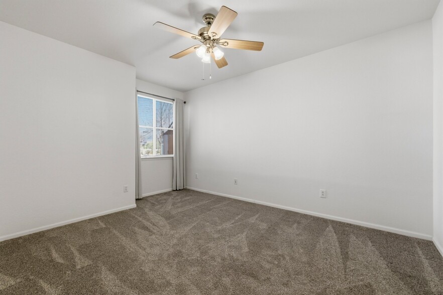 Building Photo - 1907 Grays Peak Dr