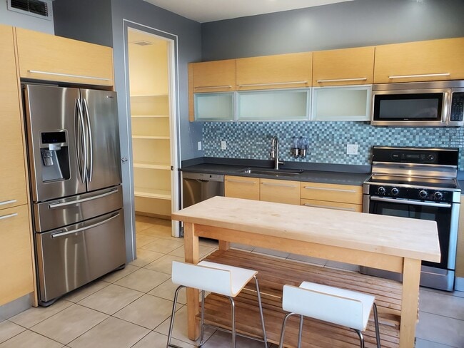 Building Photo - Townhome in Tempe