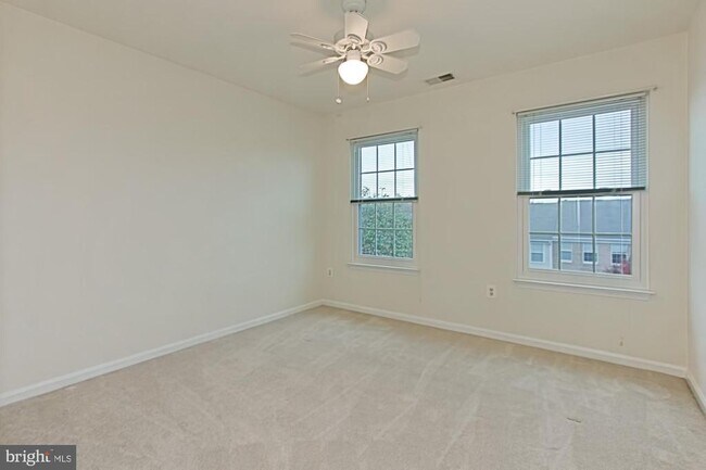 Building Photo - 20748 Hollow Falls Terrace