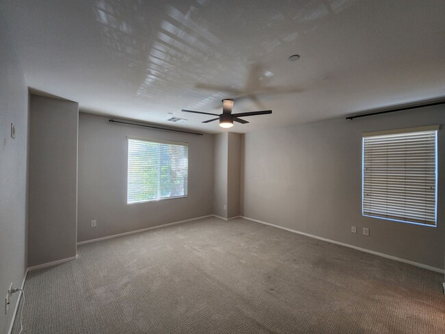 Building Photo - Unique condo with rooftop Strip Views and modern amenities.