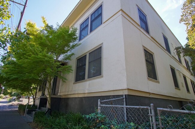 Building Photo - Charming Buckman Studio: Hardwoods, Walk-in Closet & More!