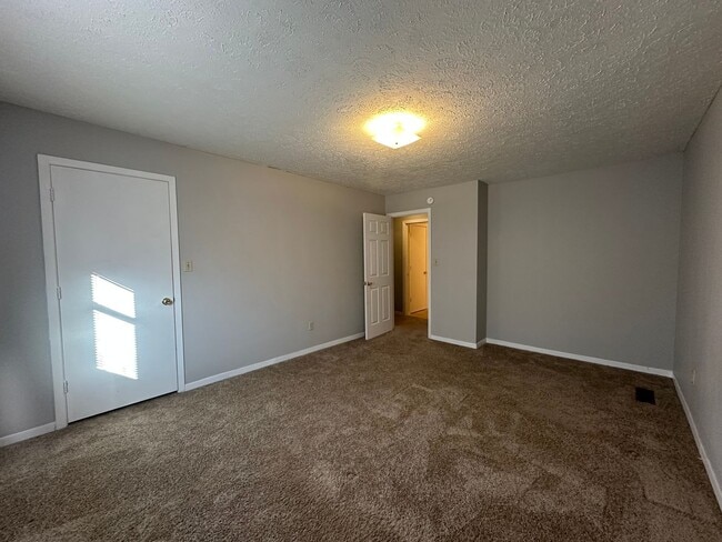 Building Photo - 2 Bedrooms 1.5 baths Townhouse, Kingsport TN