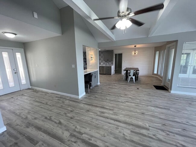 Building Photo - NEW ON MARKET