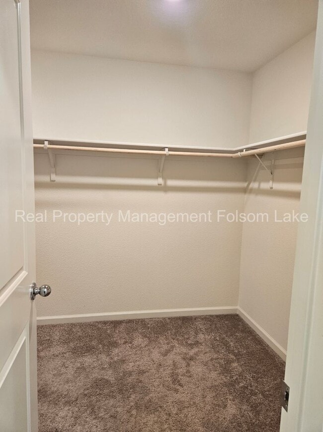 Building Photo - 4bd 2.5ba Home in the desirable Parkbridge...